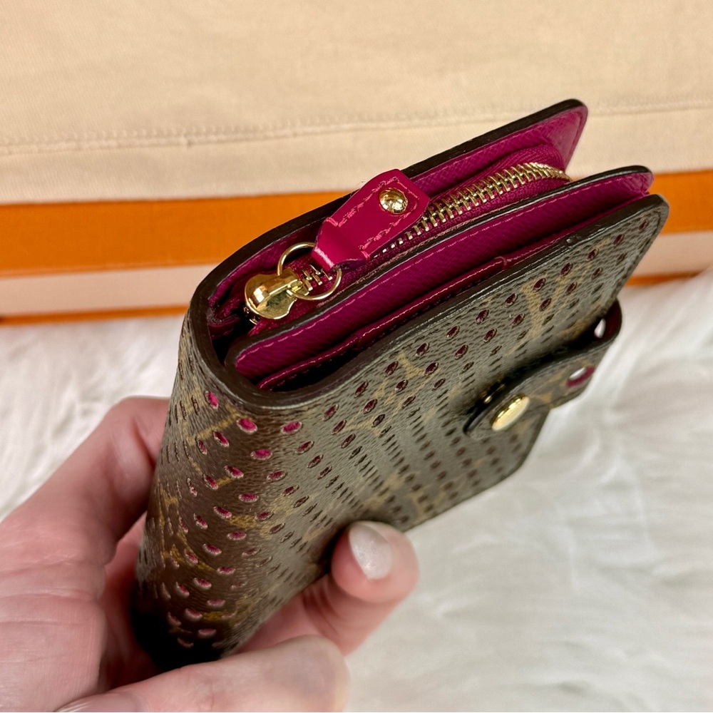 *** SOLD ***
Louis Vuitton Monogram Canvas Perforated
Wallet Fuchsia - Picture 5 of 10